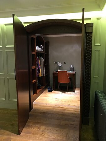 雷布恩酒店主图