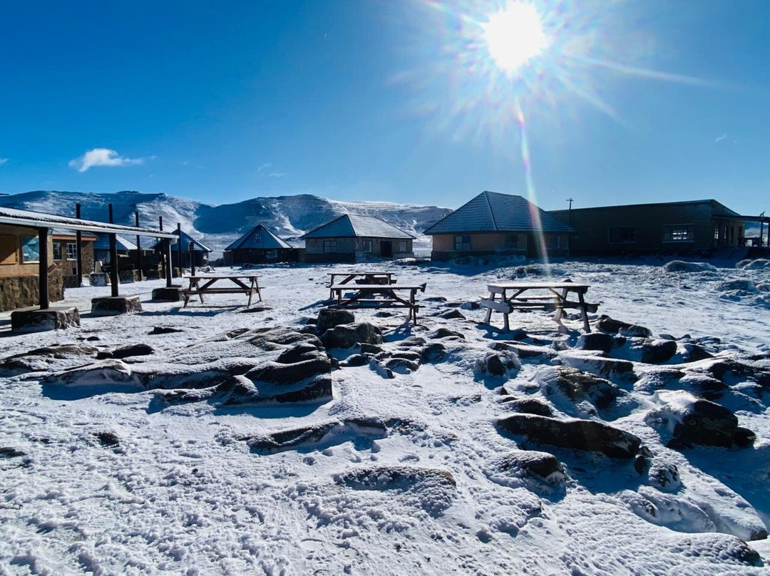 Sani Mountain Escape主图