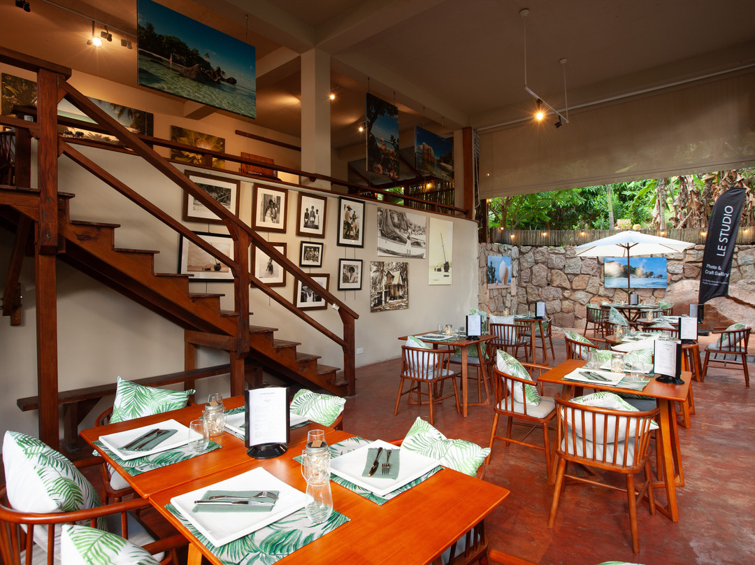 Le Studio Cafe Gallery