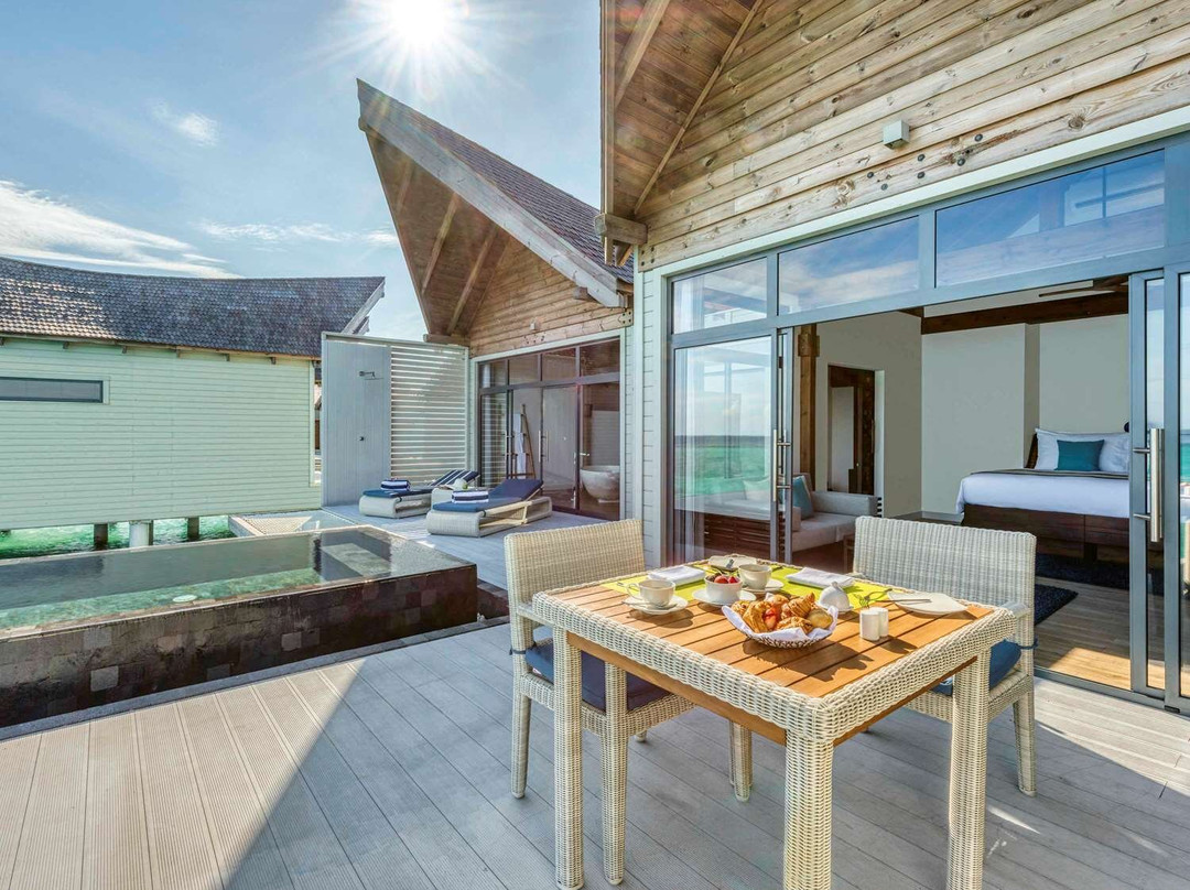 Kuredhivaru Resort & Spa Maldives主图