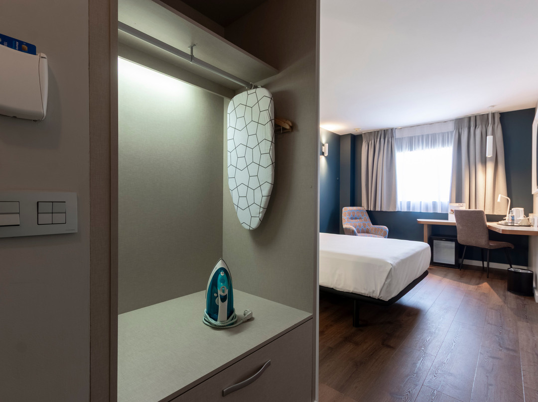 Travelodge Málaga Aeropuerto主图