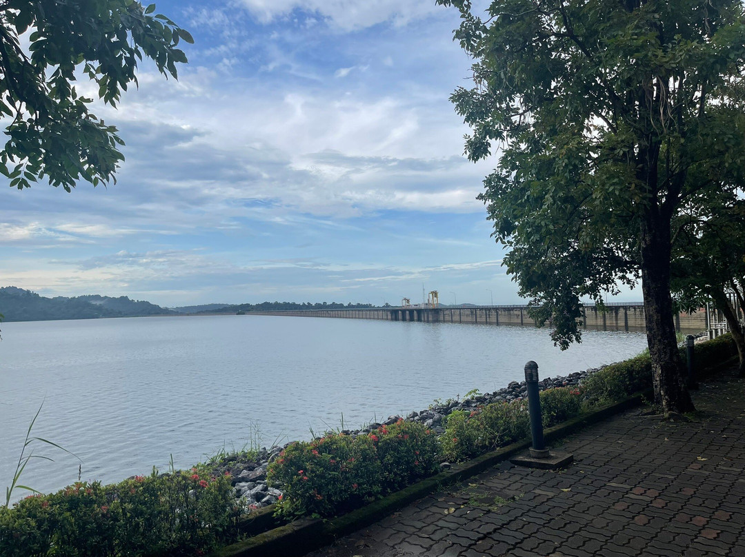 Khun Dan Prakan Chon Dam-坤西育必去景点
