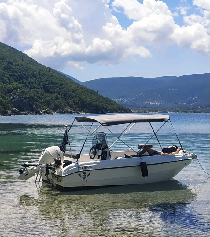 Pirates rent a boat-萨米必去景点