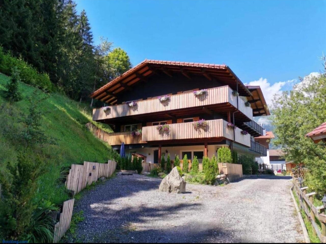 Huber's Lodge