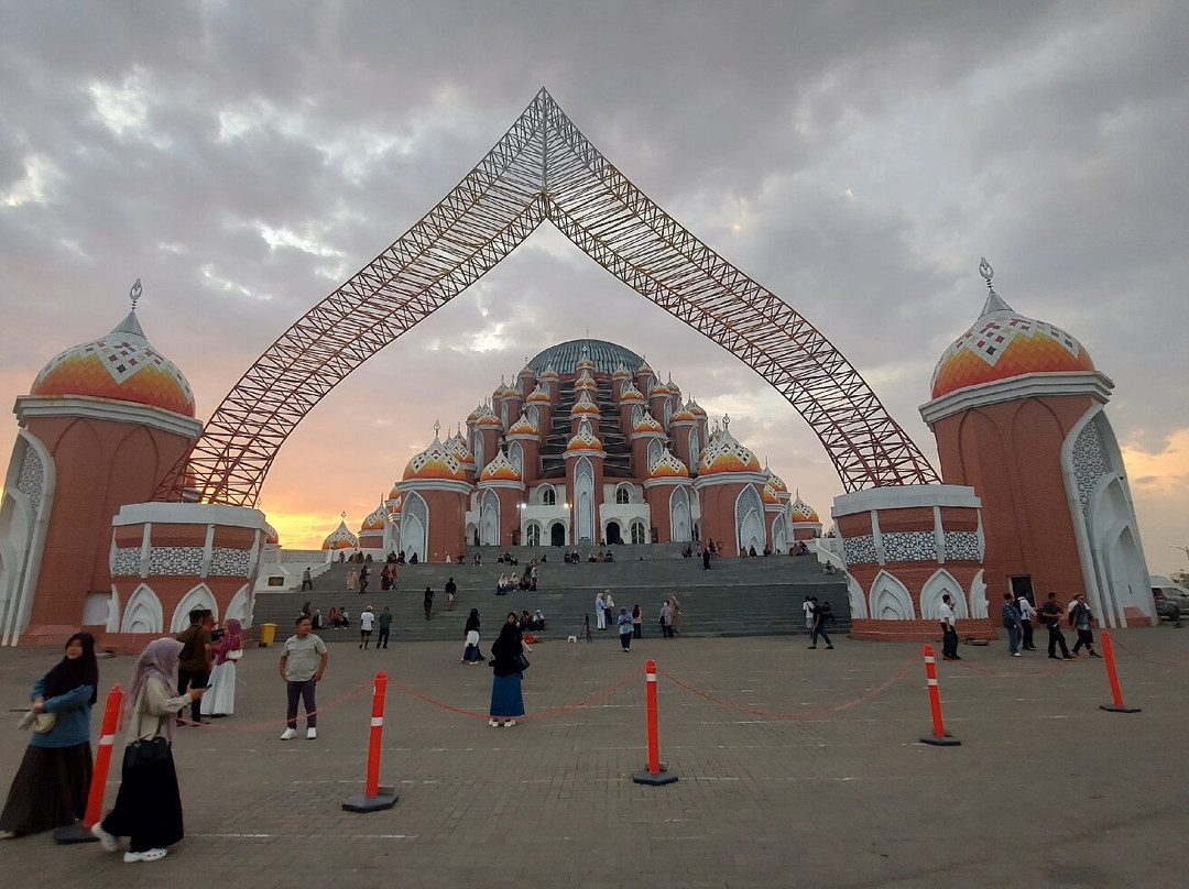 Makassar Mosque with 99 domes-孟加锡必去景点