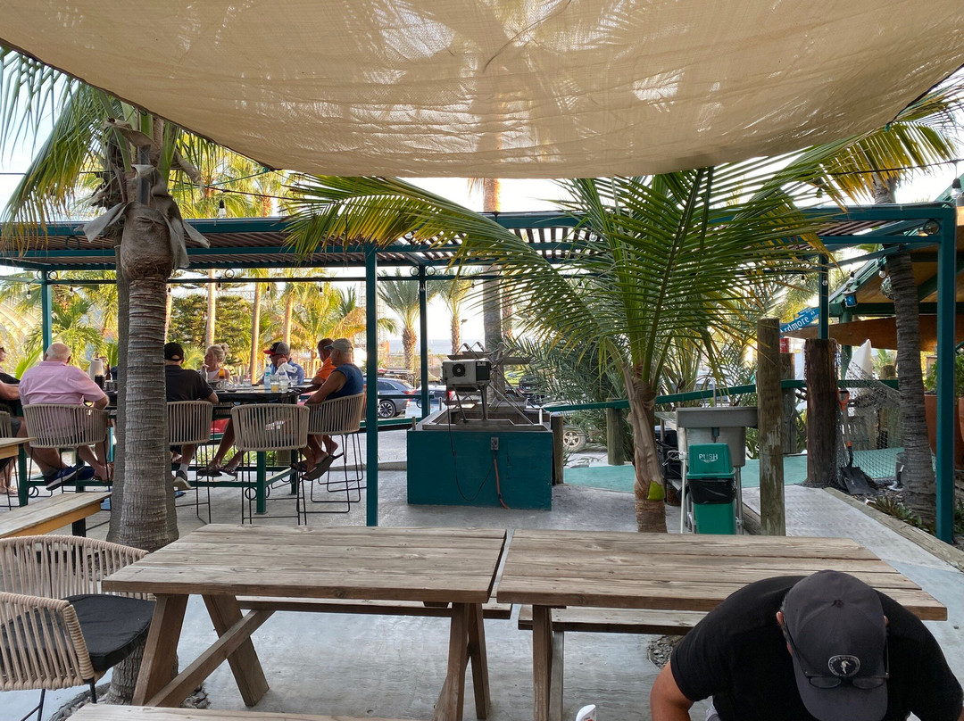 Latitude 22+ Ocean View Roadhouse Bar-卡波圣卢卡斯必去景点