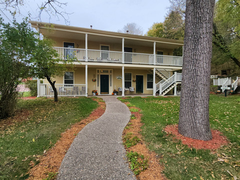 Greenbriar Country Inn & Suites主图