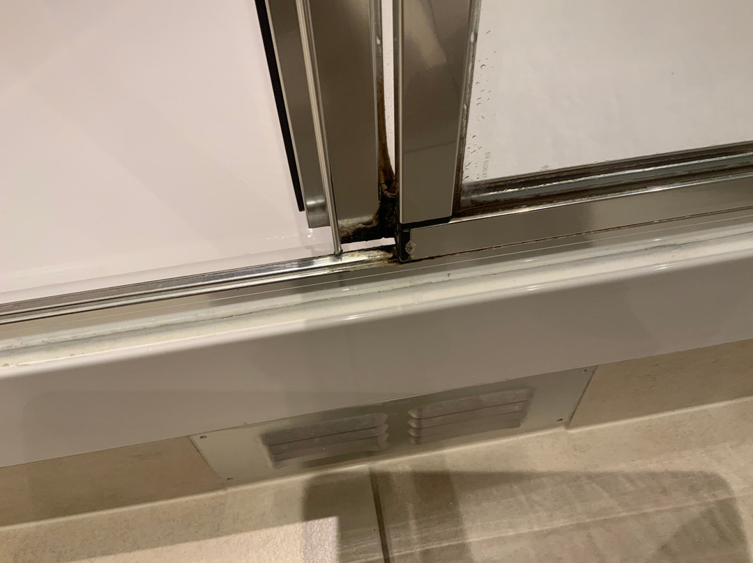 邓多克皇冠假日酒店主图