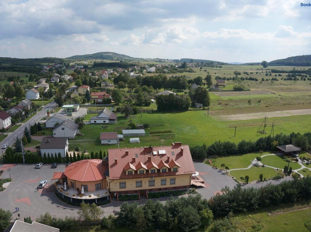 Checiny酒店住宿-Hotel & Restauracja Okraglak