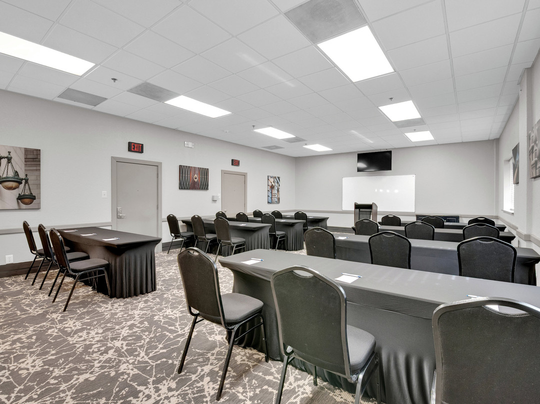 Best Western Plus The Charles Hotel主图