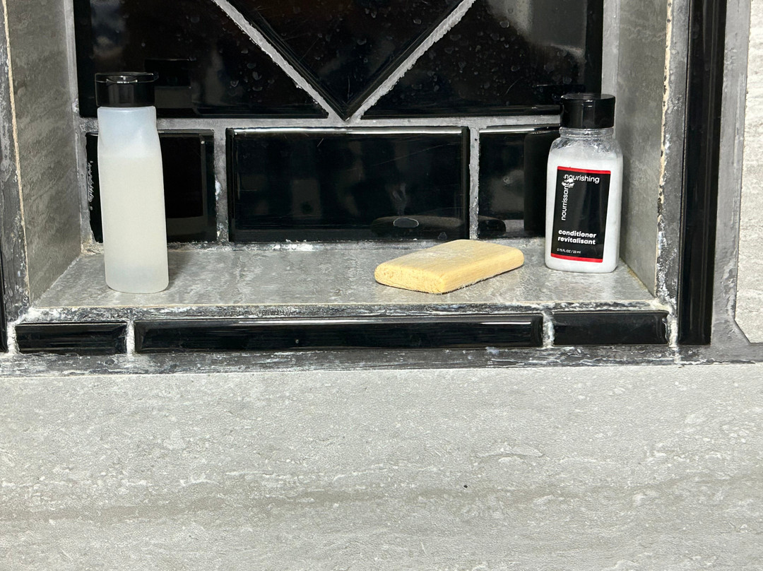 Greenfield Inn & Suites主图