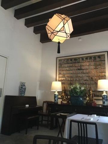 拉差曼哈酒店主图