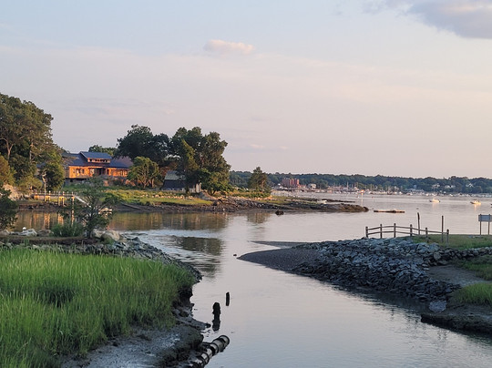 The Beacon Luxury Waterfront Inn主图