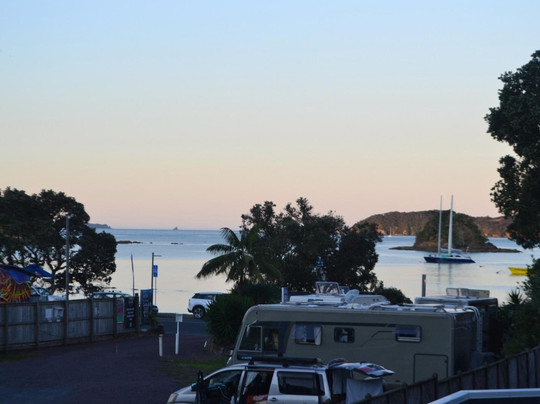 Pioneer Waterfront Apartments主图