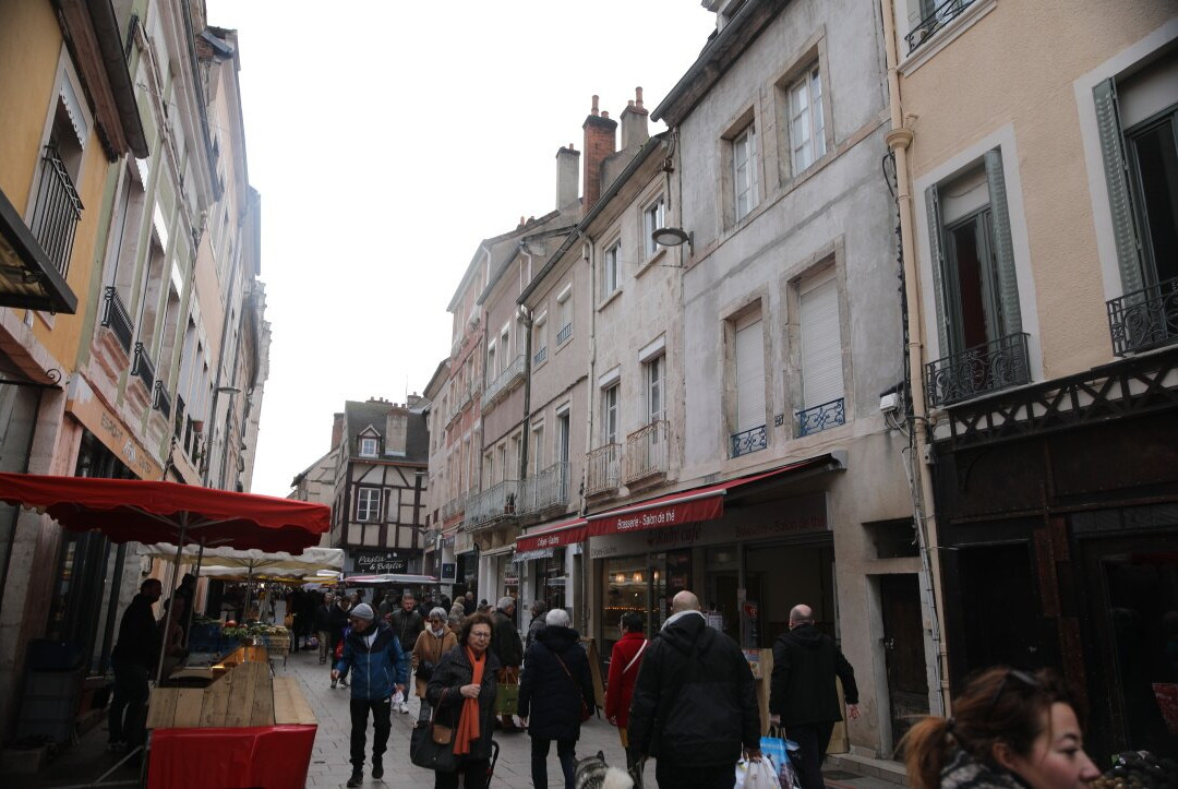 Le marché du dimanche matin-索恩河畔沙隆必去景点