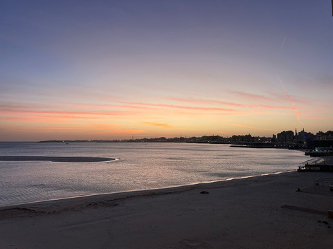 Triumph White Sands主图