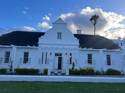 Robertson Manor主图