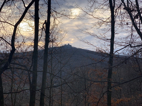 Hrad Gymes-Jelenec必去景点