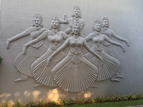 汀奈套房酒店主图