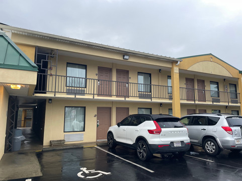 达洛尼加大学附近凯艺酒店主图