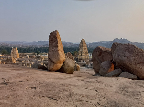 Hemakuta Hill Temple Complex-亨比必去景点