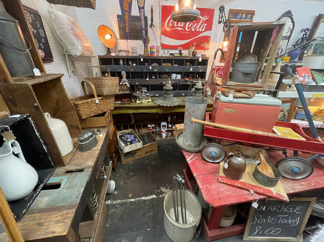 Flea Market Frenzy Vendor Mall-Newburgh必去景点