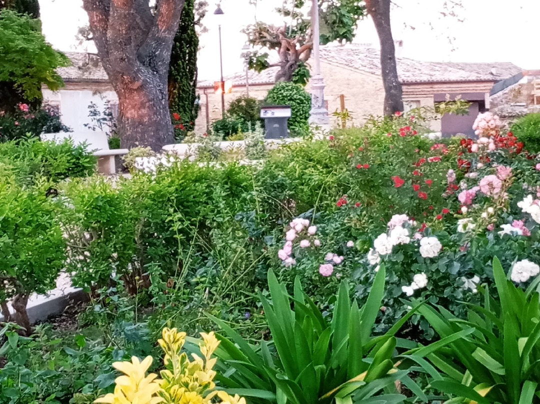 Giardini Del Cassero-Montecosaro必去景点