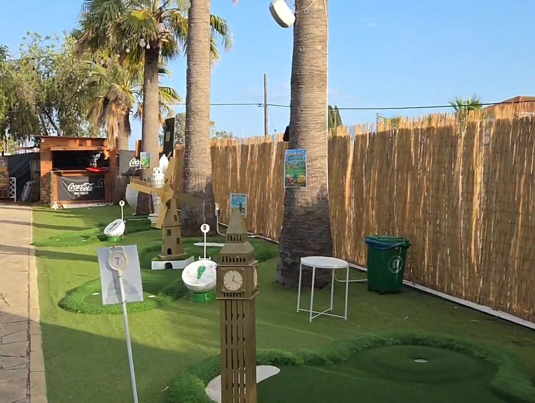 Putt Putt Mini Golf And Garden Bar-Oroklini必去景点