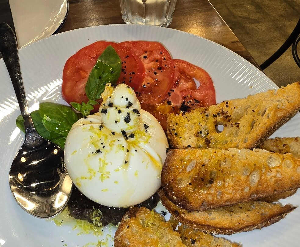 Chef Jon Pizzeria & Bistro