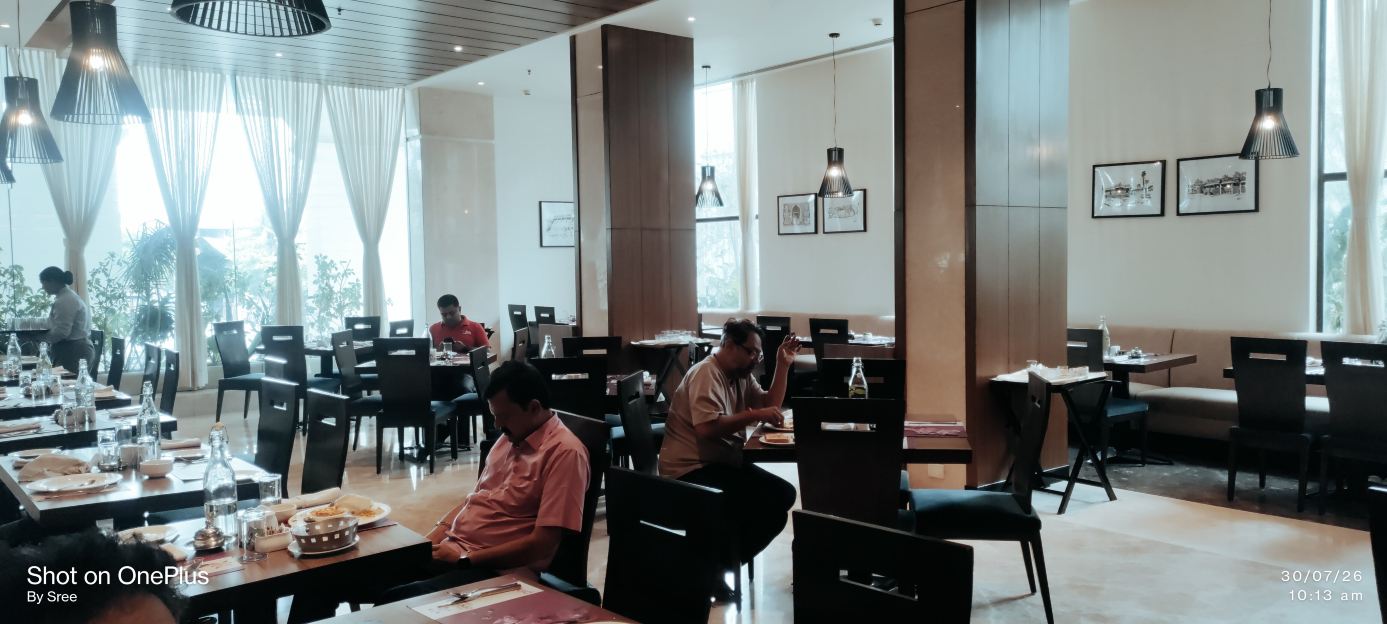 皇家兰花中央施莫加酒店-旅行者