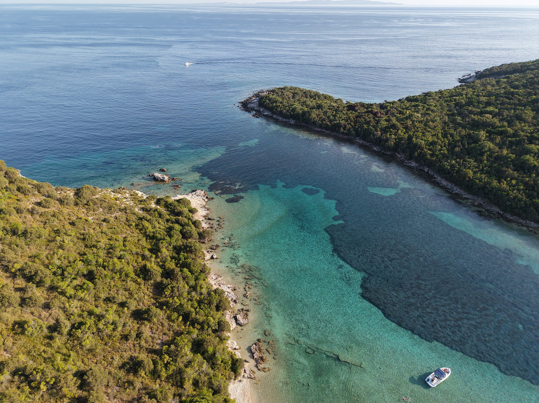 Kastrinos Luxury vip boat trips-Moraitika必去景点