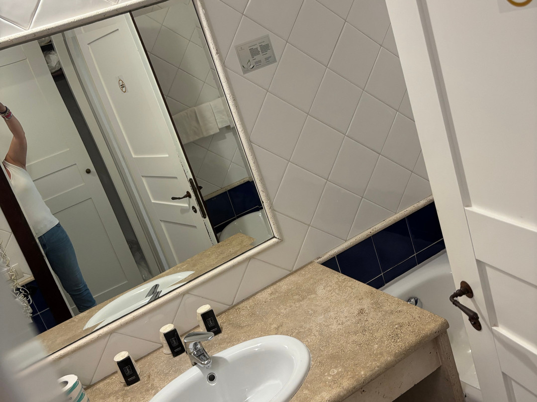 Phi Hotel Sighientu主图