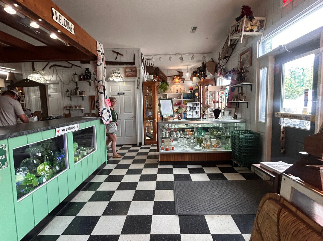 Twin Lakes Antique Mall-Gilbertsville必去景点