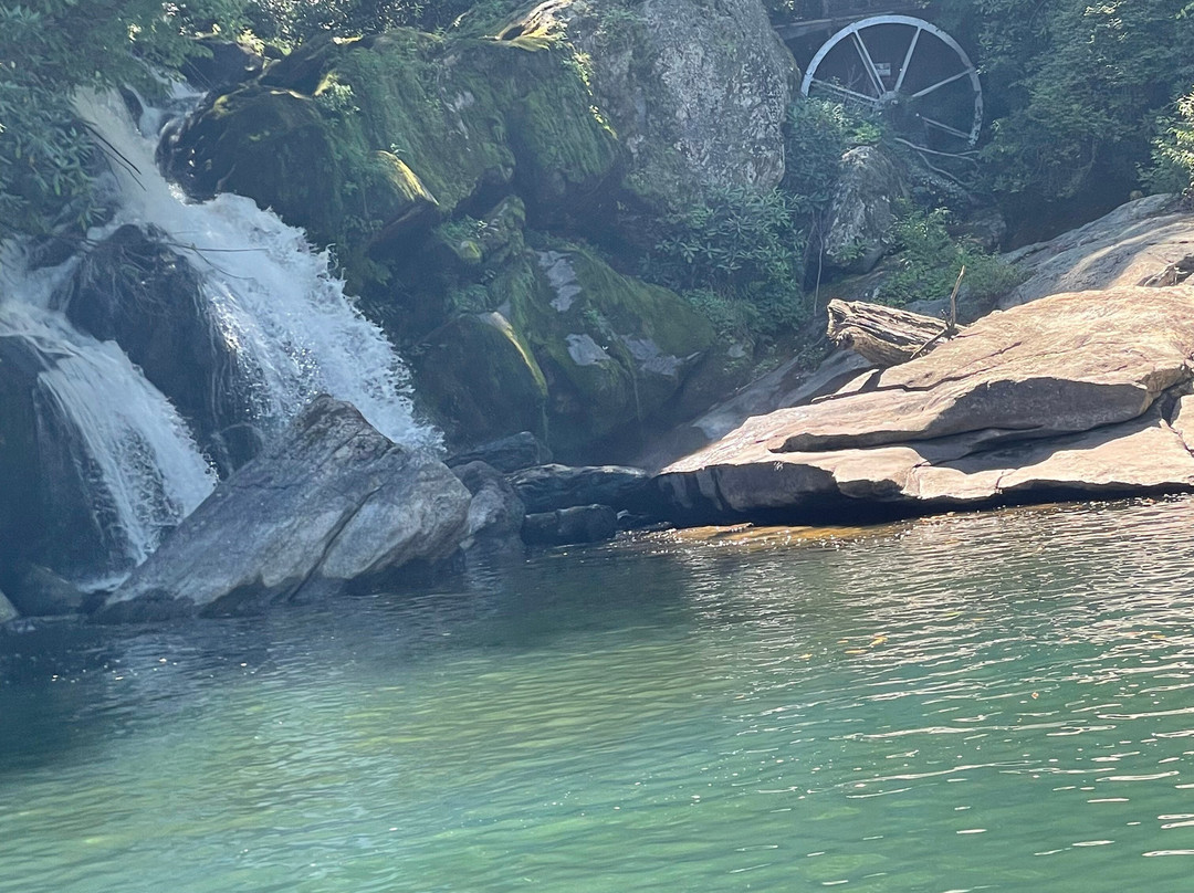 Lake Glenville Scenic Waterfall Cruises-Cashiers必去景点