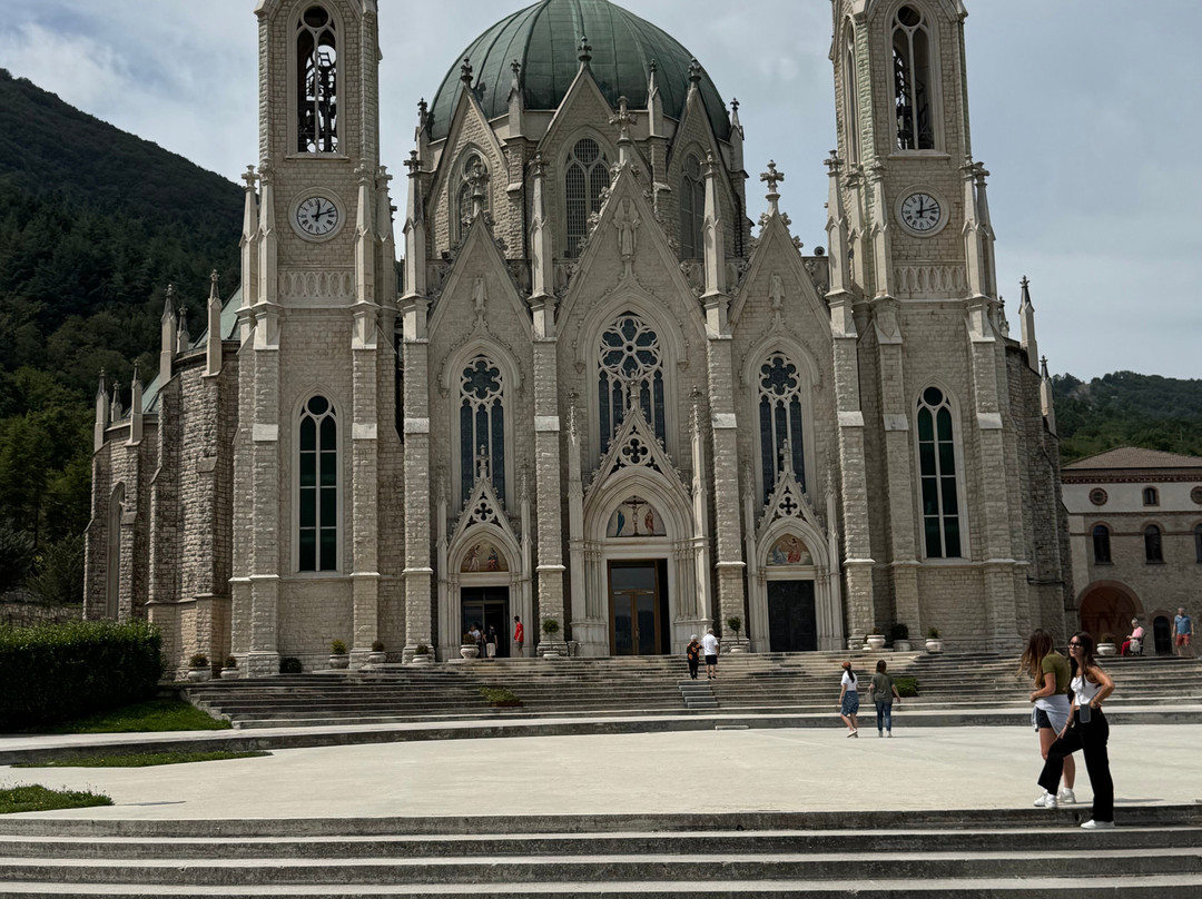 Basilica of Our Lady of Sorrows - Castelpetroso Sanctuary-Castelpetroso必去景点