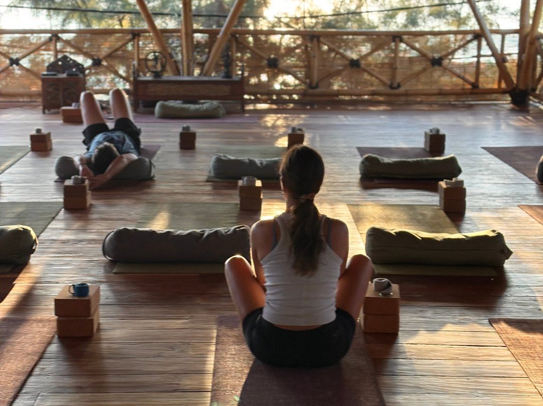 Flowers and Fire Yoga Garden Gili Air-Gili Air必去景点