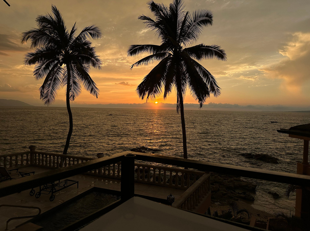 La Ola Seaside dining
