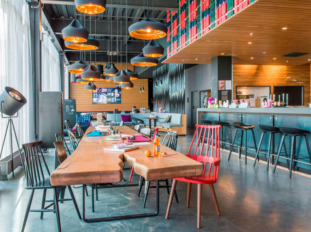 亚伯丁机场 Moxy 酒店