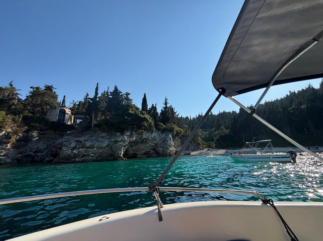 Fasoulias Boat Rent-Lakka必去景点