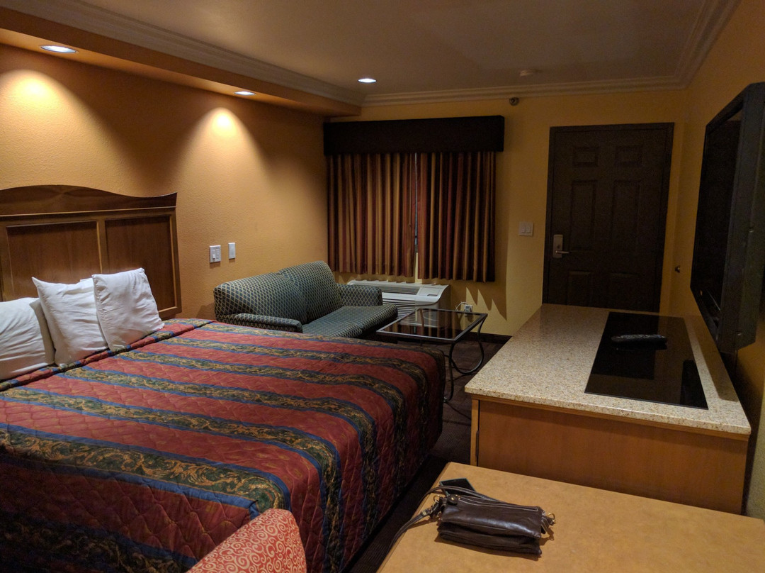 Industry Inn & Suites