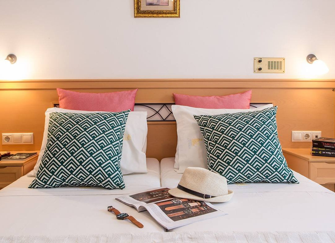 Artemis Hotel