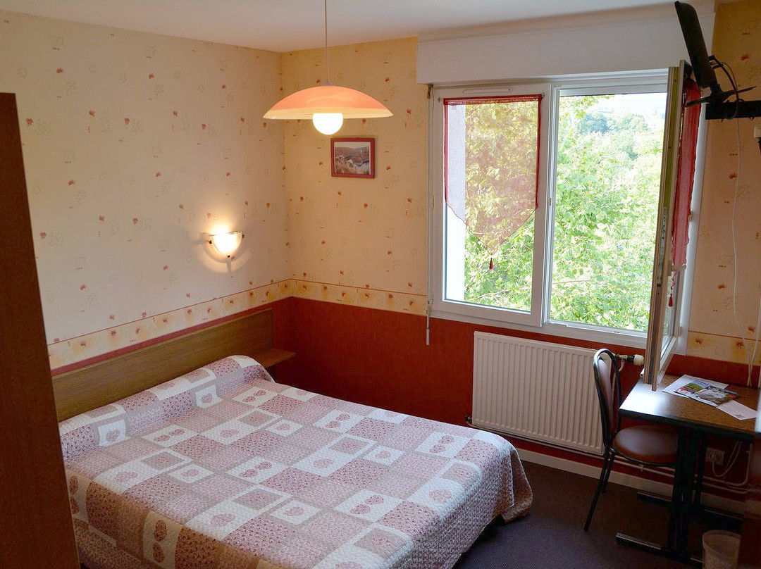 Hôtel-Restaurant le Pommeil主图