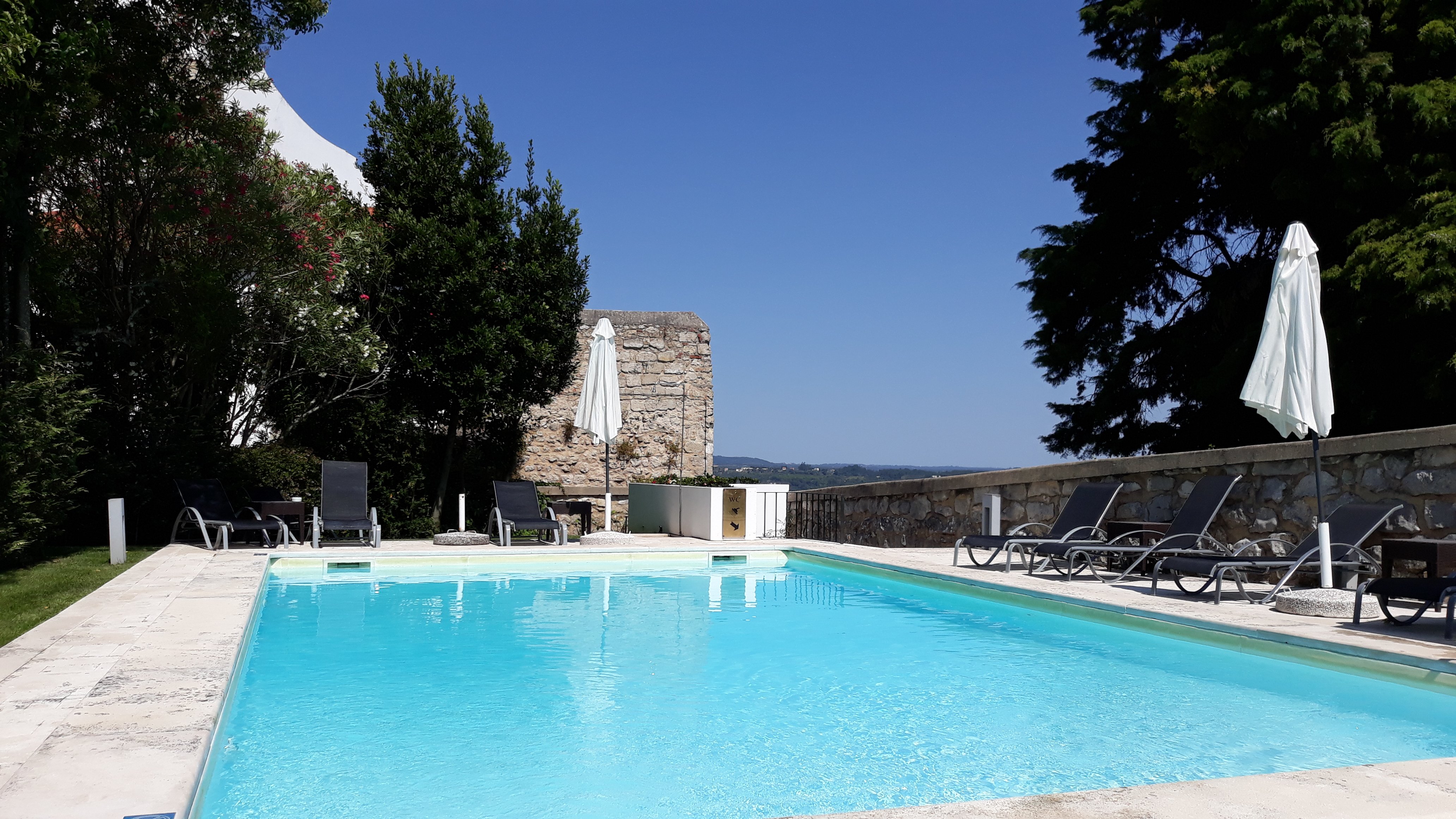 Pousada de Ourem-泳池