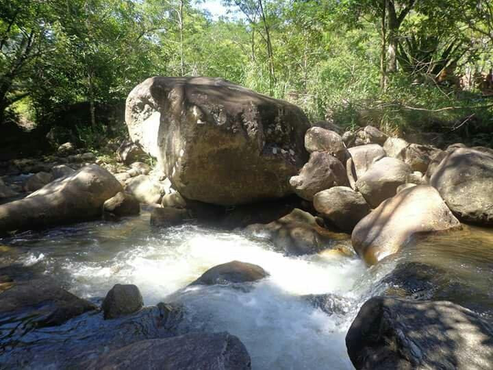 Amorosa Waterfall景点图片