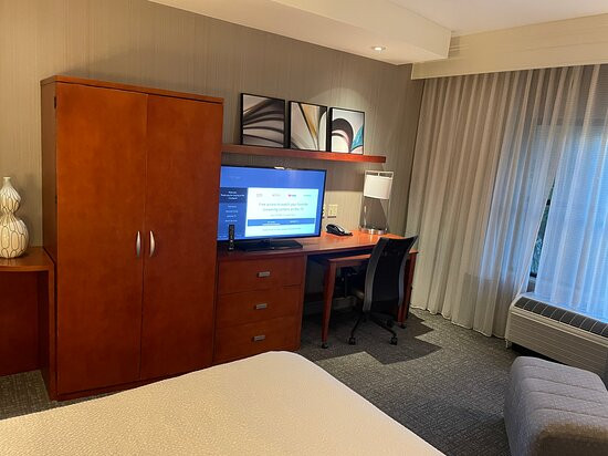 橡城文图拉县万怡酒店主图