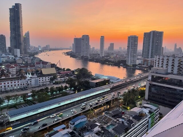 是隆中央酒店主图