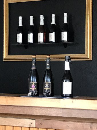 Champagne Salmon景点图片