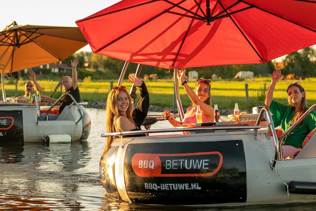 BBQ Boten - Varen & Barbecueën - Varen Op De Linge