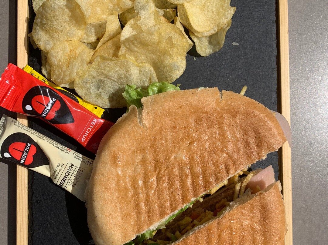 Quintinos Pao Quente Pizzaria E Pastelaria