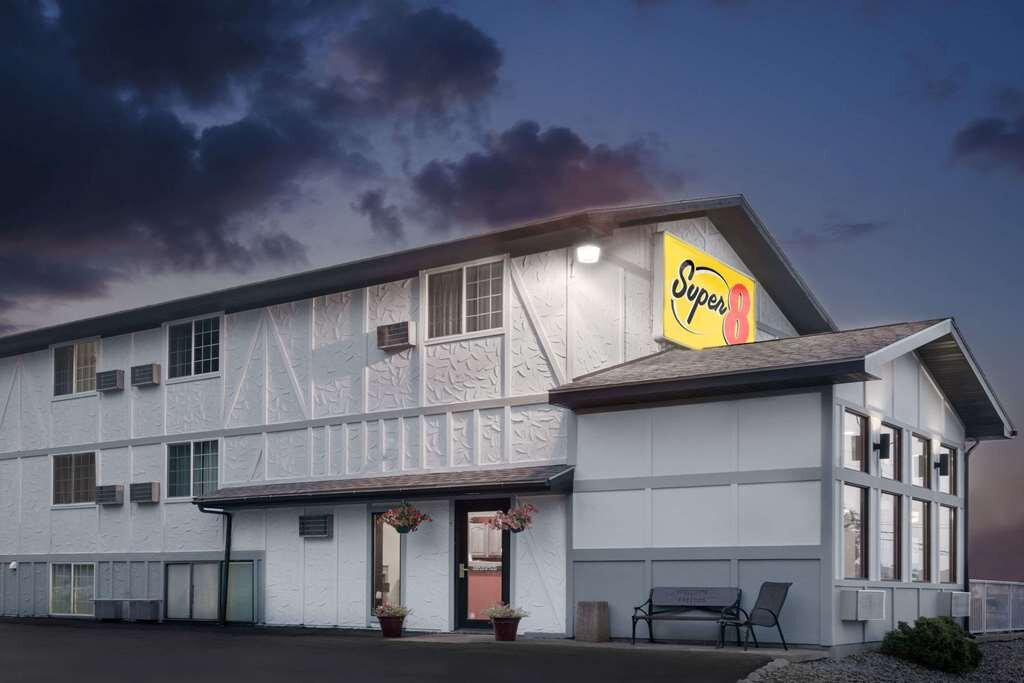 Super 8 by Wyndham Winona MN主图
